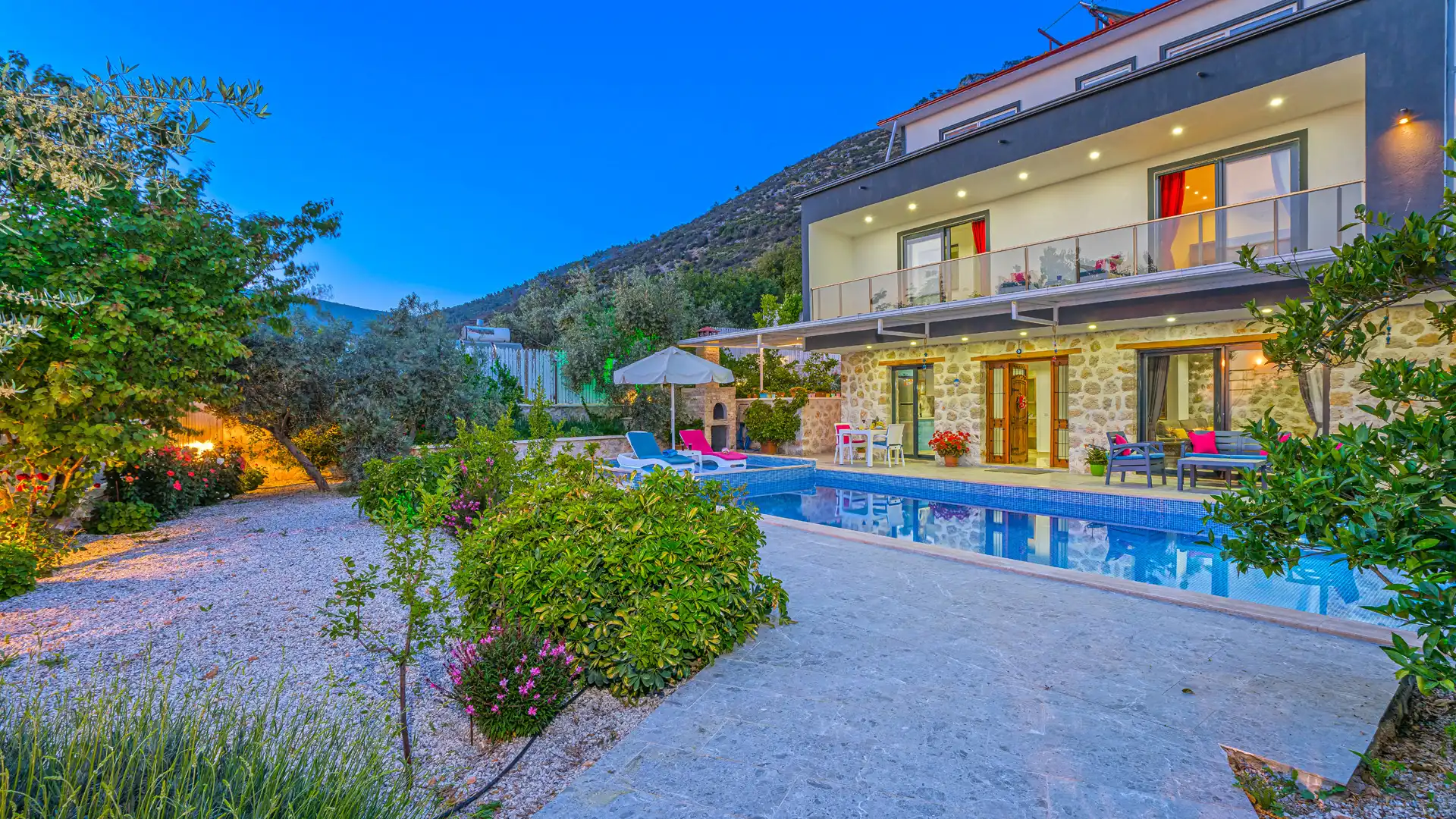 Emma-Villa-2_487.jpg