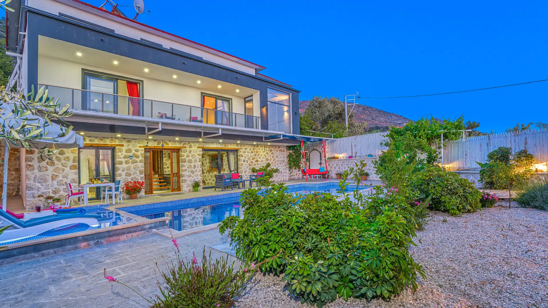 Emma-Villa-4_676.jpg