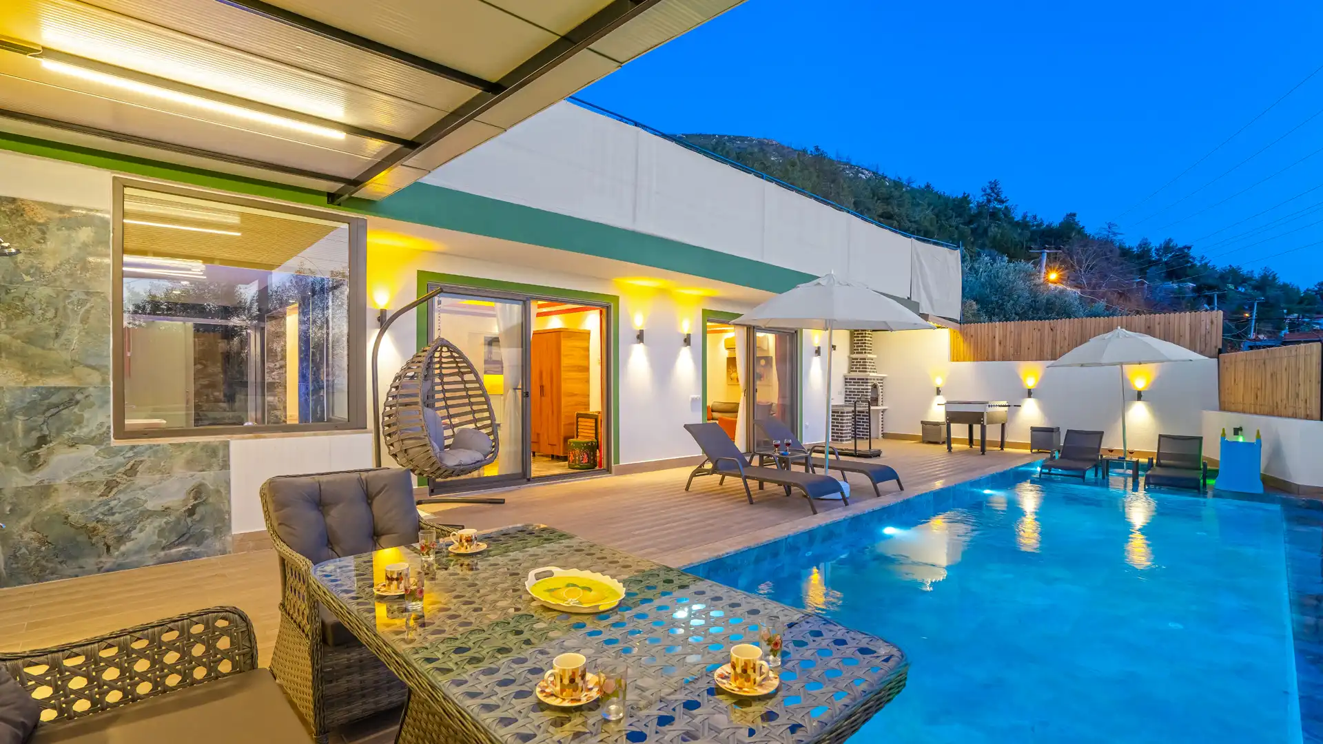 Villa-Midnight-1_913.jpg
