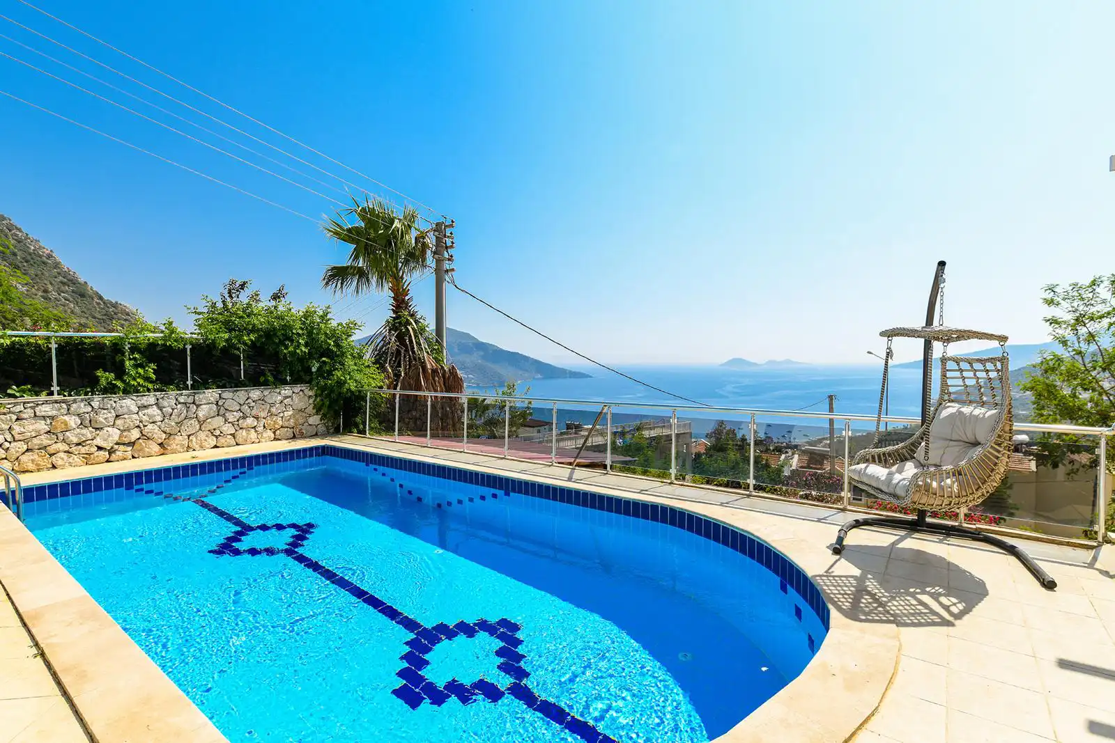 deniz-manzarali-kiralik-tatil-villasi-tatilvillaniz-7_999.jpeg