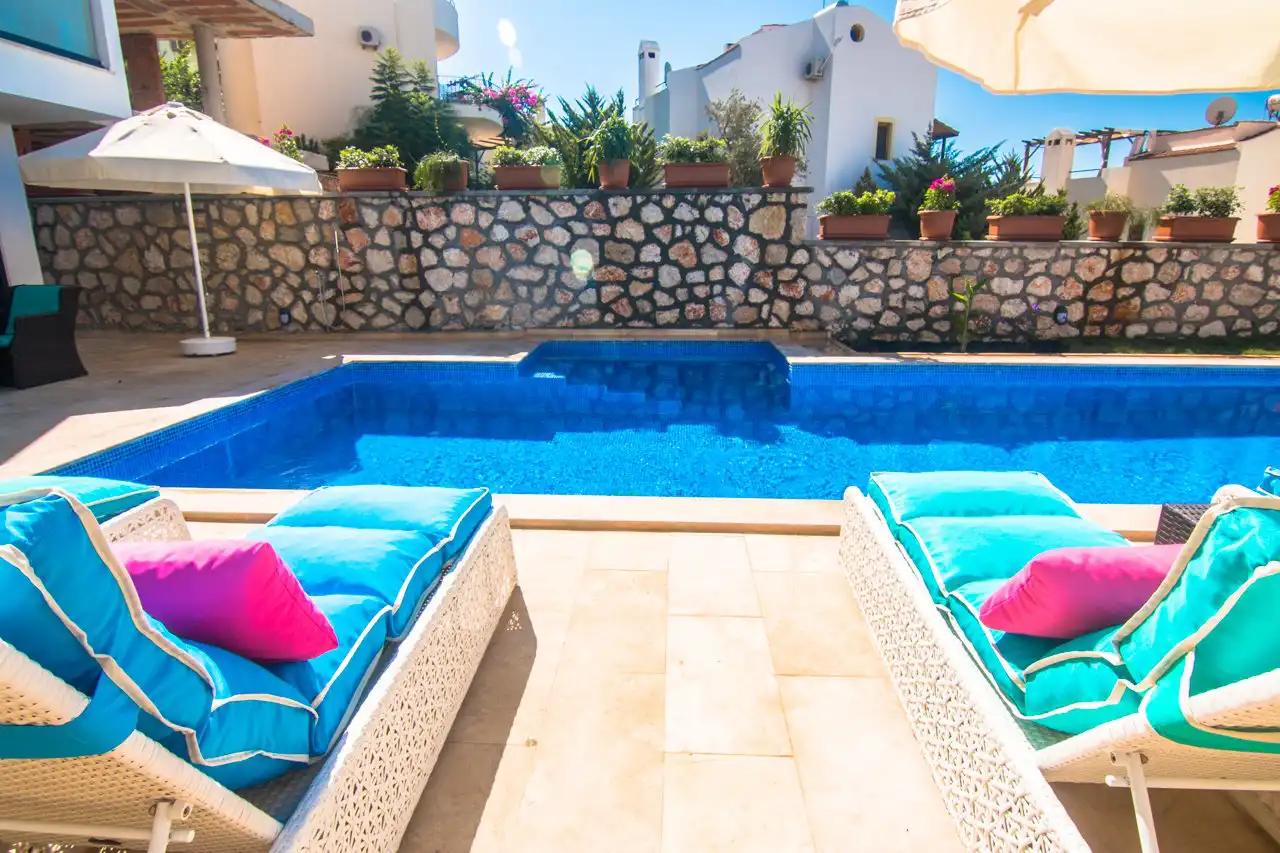 deniz-manzarali-kiralik-tatil-villasi-villa-hilal-9_35.jpg