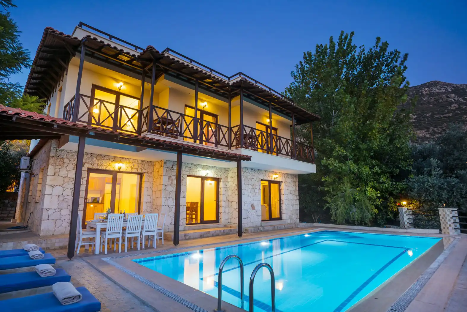 genis-aile-gruplari-icin-merkezi-kiralik-villa-otantik-001_835.jpg