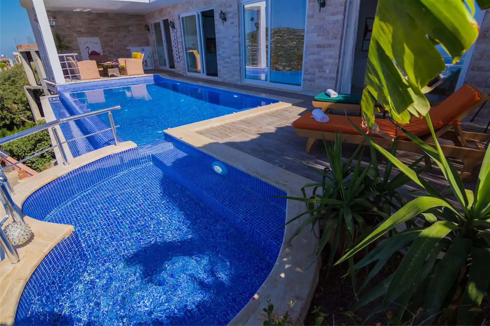 kalkan-kiralik-deniz-manzarali-balayi-villa-beril-4_46.jpg