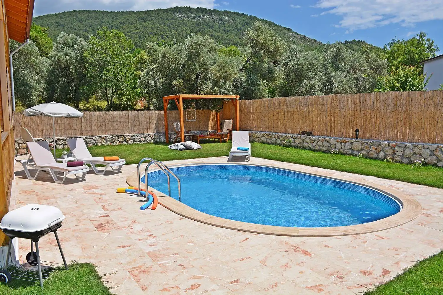 kalkan-uzumlu-kiralik-muhafazakar-balayi-villasi-begonya-mavillam-5---Kopya_961.JPG