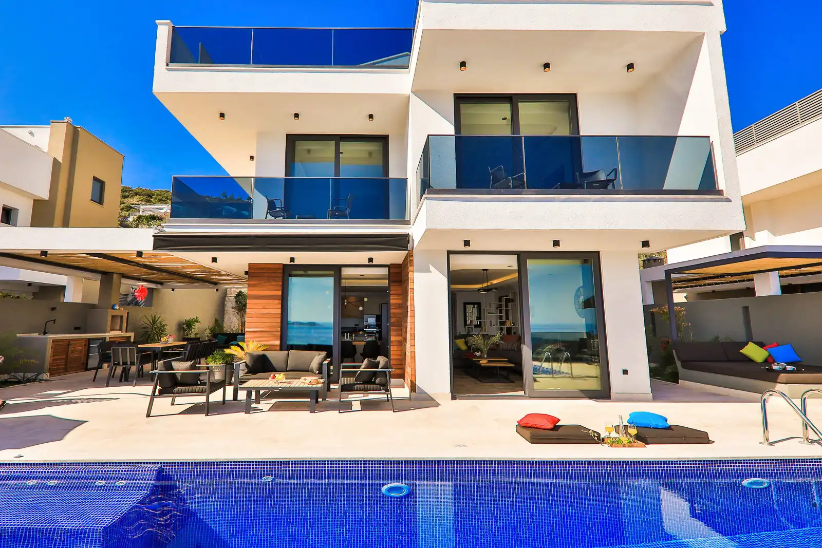 villa-sweet-deniz-manzarali-lux-yazlikciniz-37_235_58.jpg