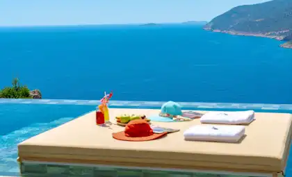 Villa Akbulut 2 Kaş-Gökseki: Deniz manzaralı lüks 2 yatak odalı villa. Jakuzili, hamamlı ve saunalı konforlu konaklama, 4 kişi kapasiteli.