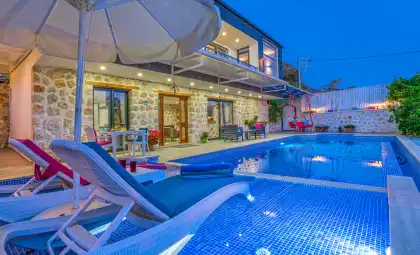 Villa Ayya, havuzlu, korunaklı - villapaketi