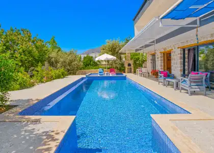 Villa Ayya, havuzlu, korunaklı - villapaketi