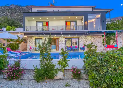 Villa Ayya, havuzlu, korunaklı - villapaketi