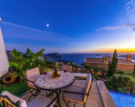 Deniz Manzaralı Kiralık Yazlık, Apart, Yazlık Kiralama | Villapaketi.com