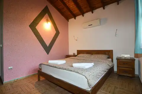 Çift Kişilik Yatak