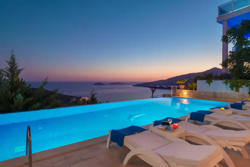 deniz-manzarali-merkezi-kiralik-tatil-villa-kayra-25_345.jpg