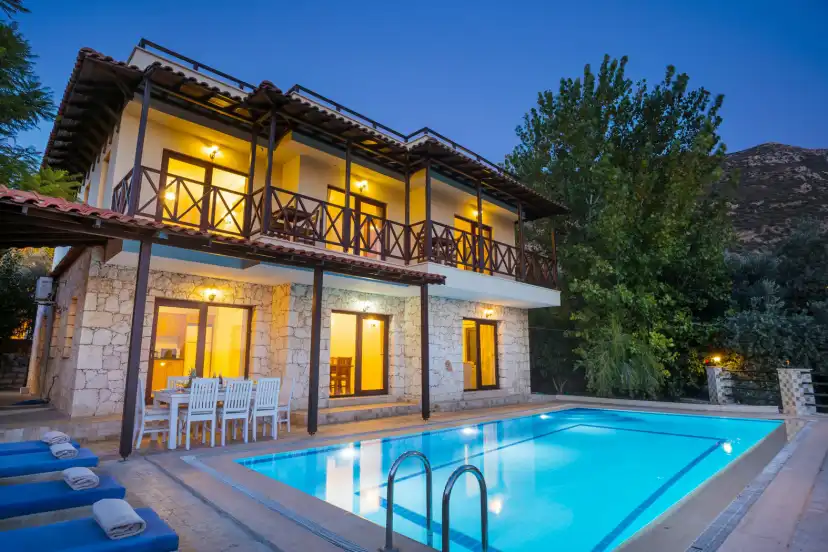 genis-aile-gruplari-icin-merkezi-kiralik-villa-otantik-001_835.jpg