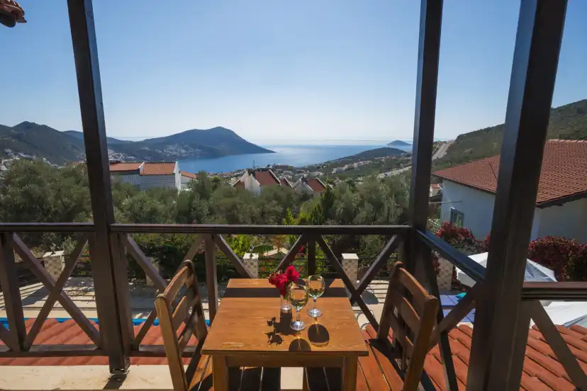 genis-aile-gruplari-icin-merkezi-kiralik-villa-otantik-01_703.jpg