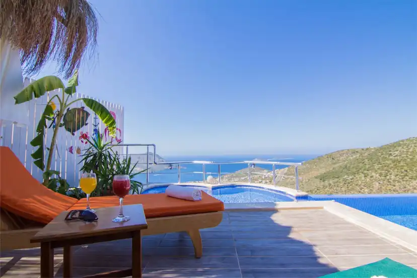 kalkan-kiralik-deniz-manzarali-balayi-villa-beril-3_668.jpg