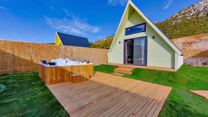 villa-paketisuit-yellow-5_633.jpeg